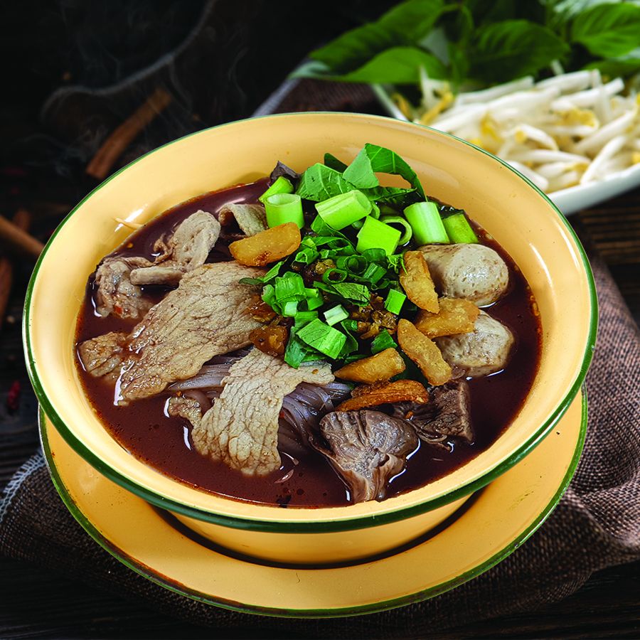 Boat Noodles with Pork Slices & Pork Balls (Kuey Teow Reua)