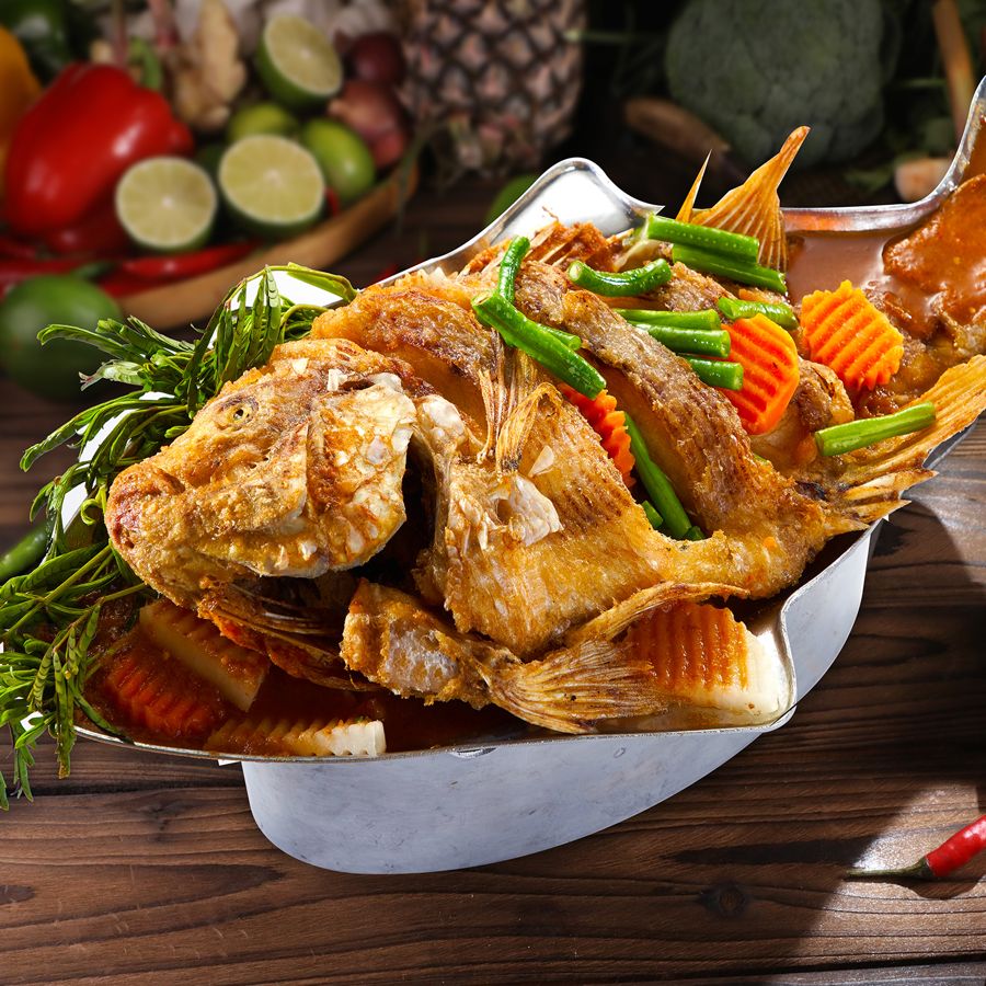 Spicy Deep-Fried Live Tilapia Fish with Vegetable & Sour Curry (Geang Som Pla)