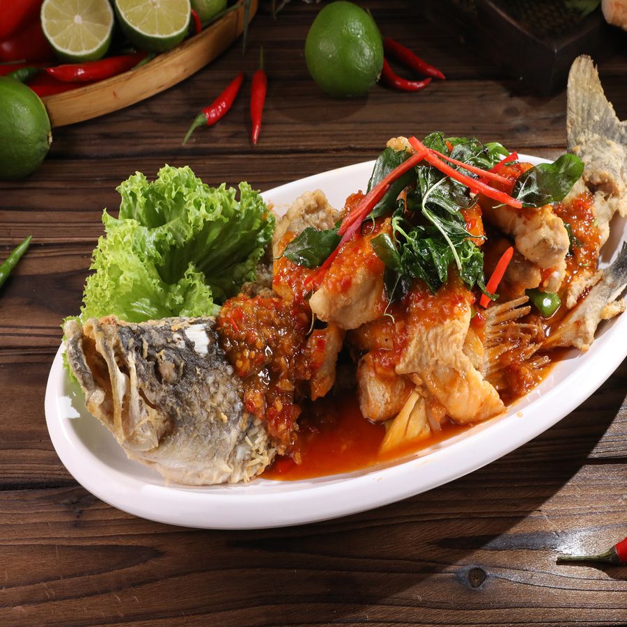 Spicy Deep-Fried Siakap with Thai Herb Sauce