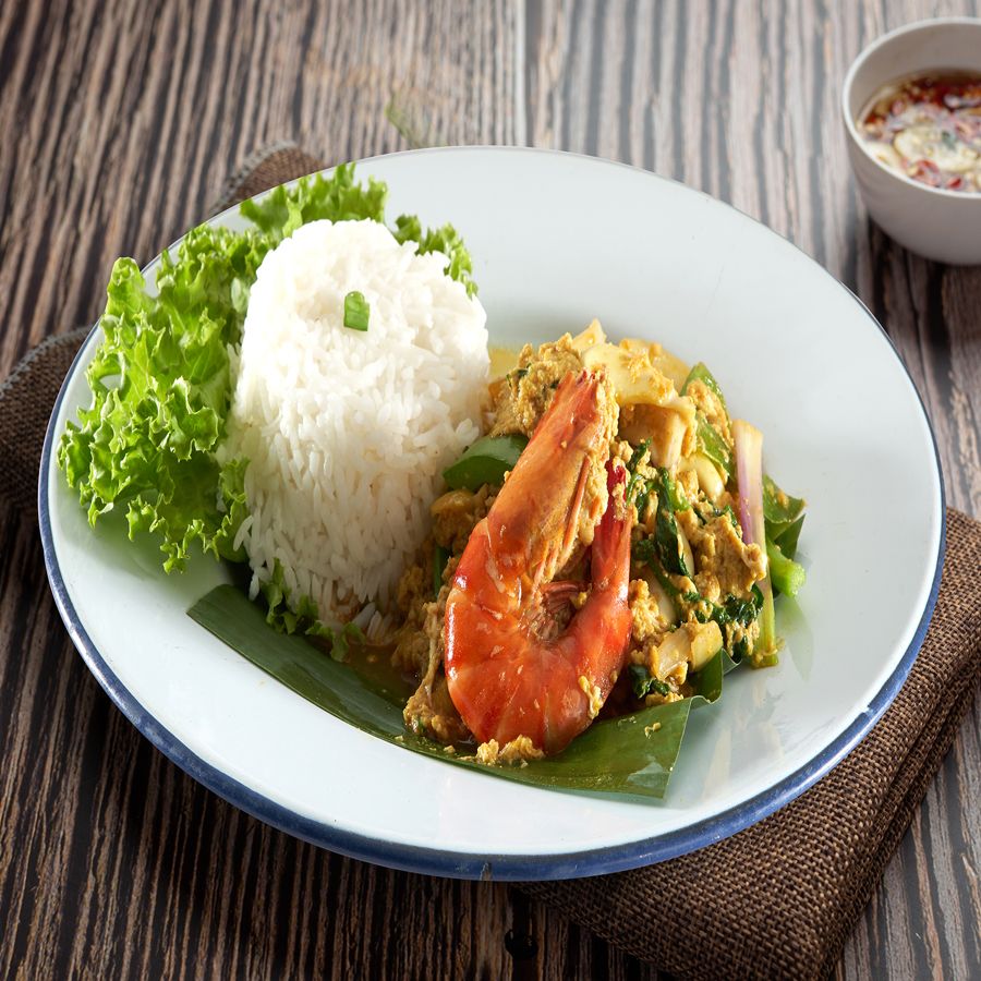 Spicy Stir-Fried Mixed Seafood In Yellow Curry