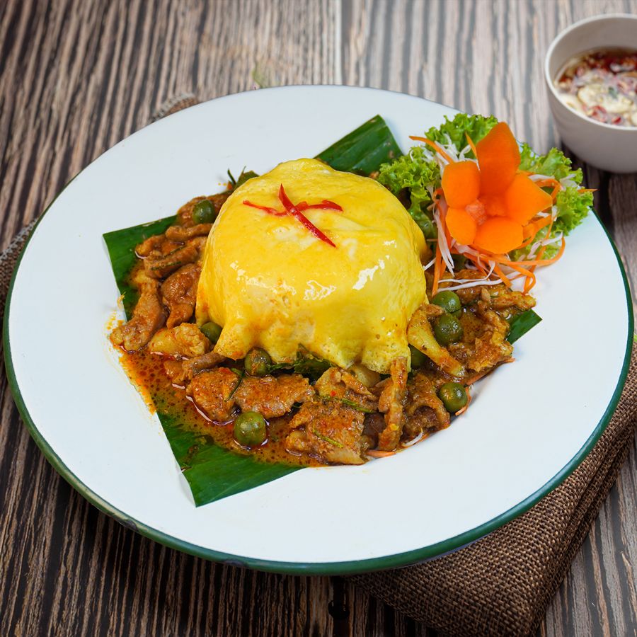 Spicy Panang Curry with Pork Slices & Creamy Omelette