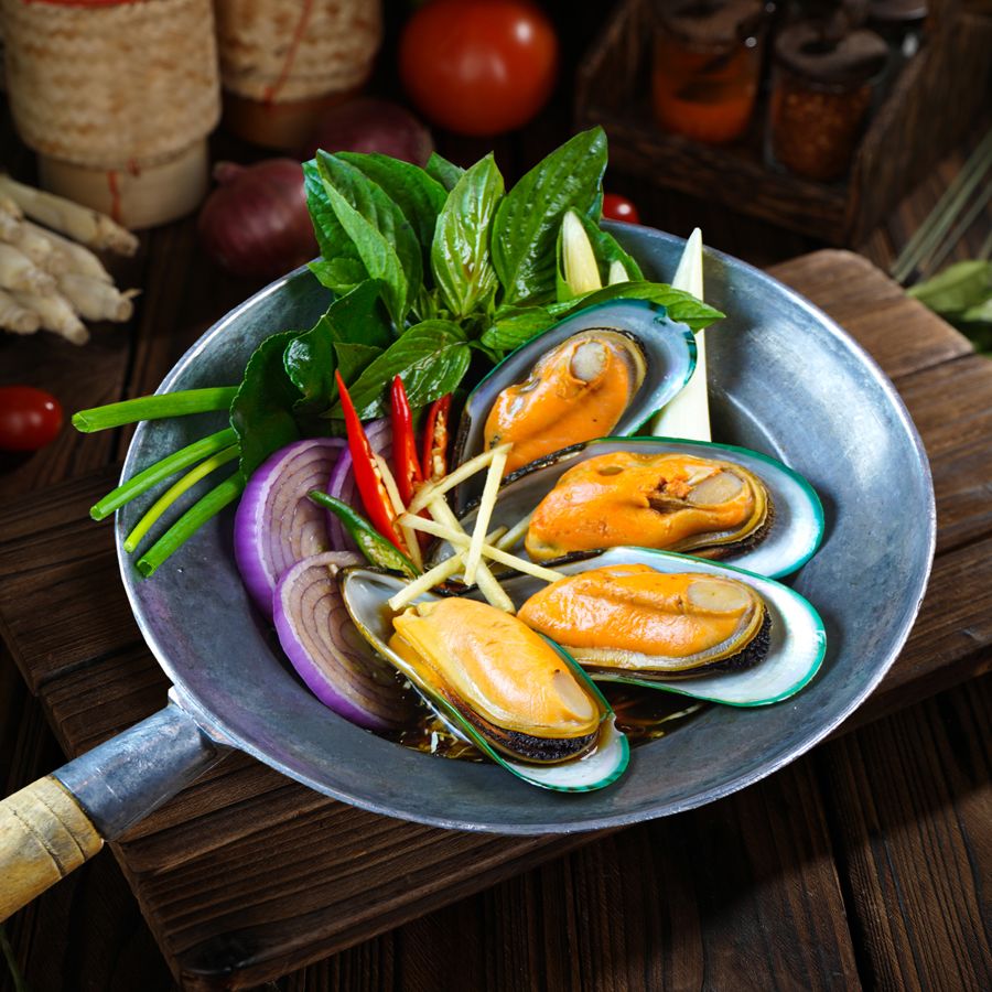 Stewed Mussels with Thai Herbs
