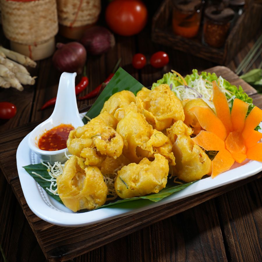 Deep-Fried Squid with Thai Herbs