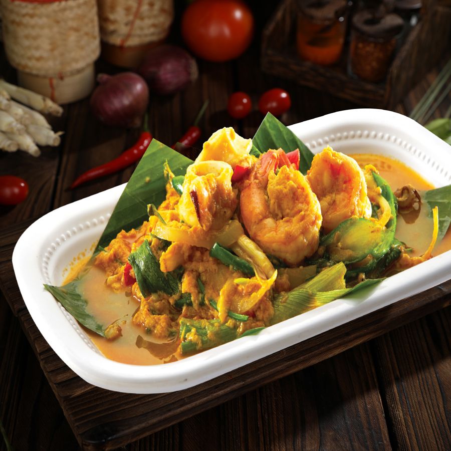 Spicy Stir-Fried Mixed Seafood in Yellow Curry (Pad Pong Karee Talay)