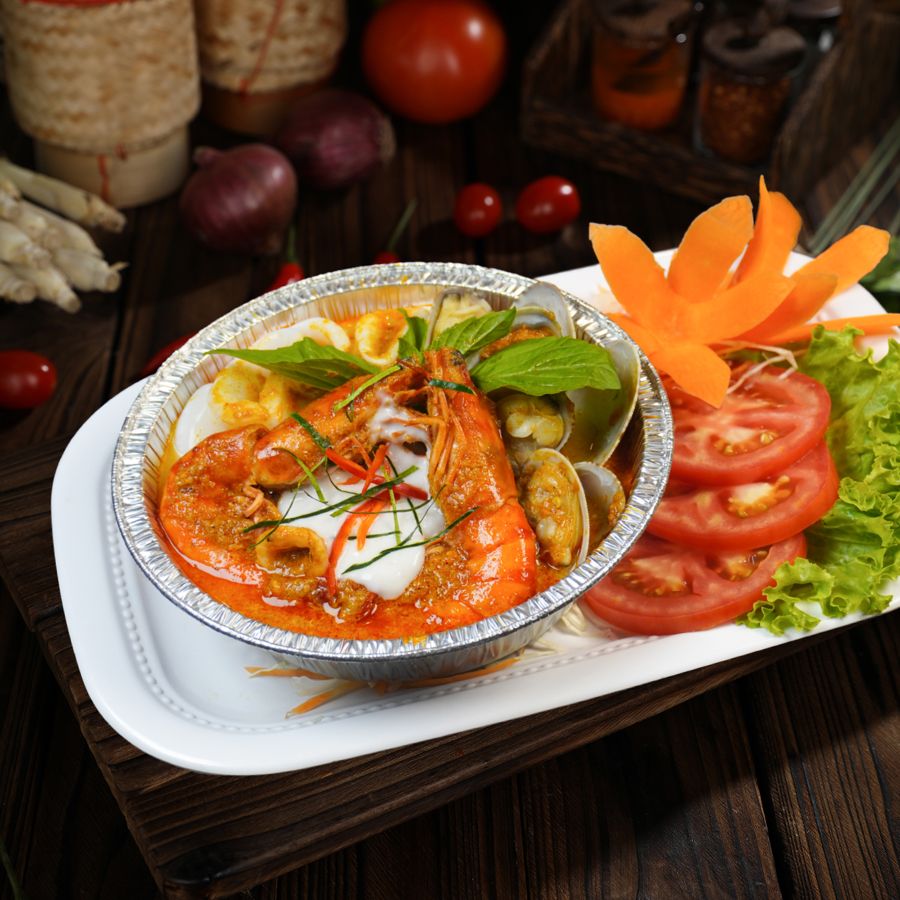 Spicy Steamed Curry with Mixed Seafood