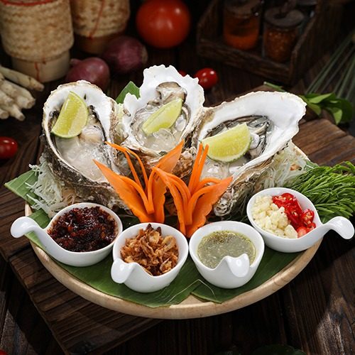 Fresh Raw Oyster with Toppings (Hoy Naang Rom Sod)